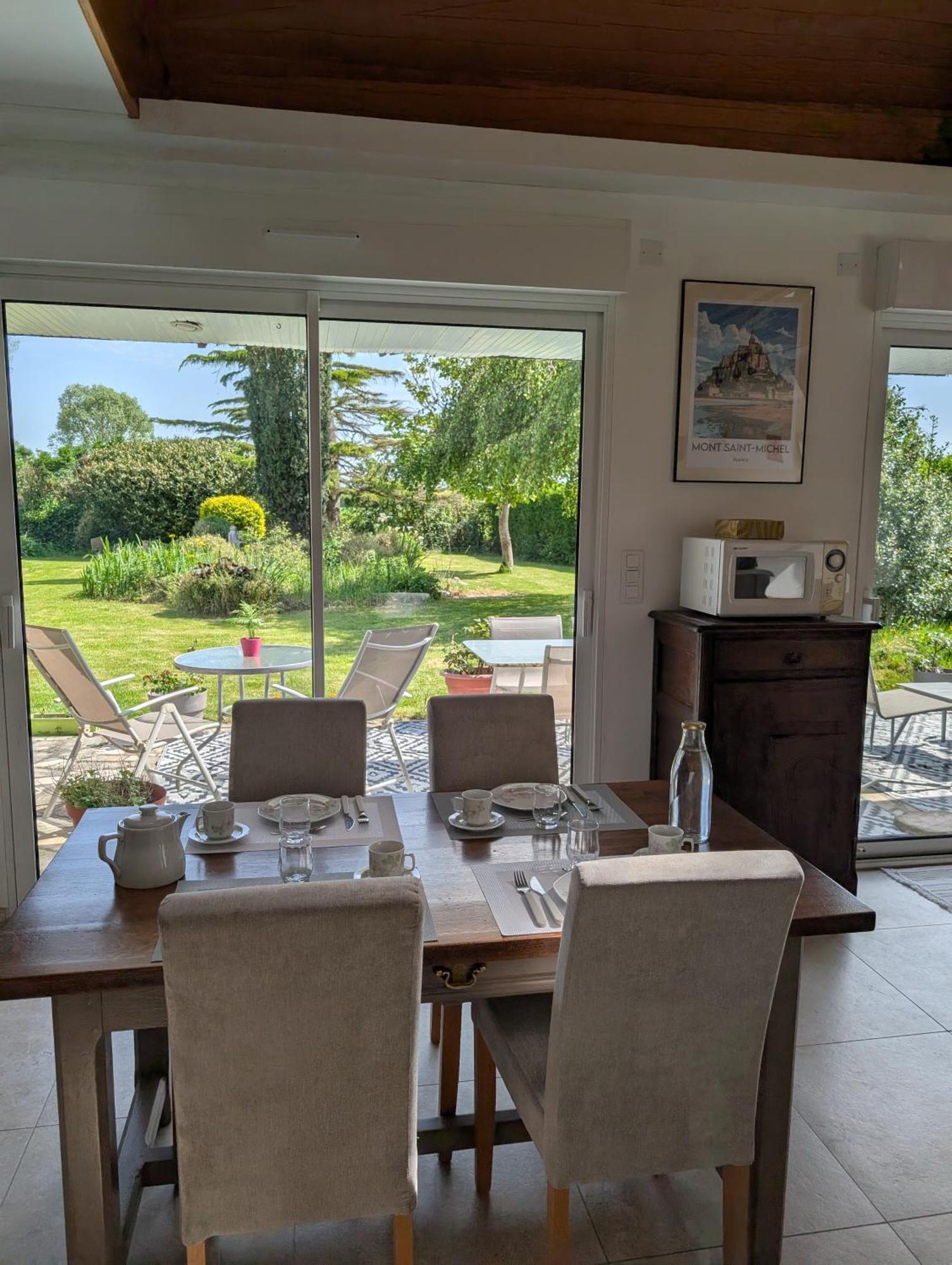 A L Ombre Du Mont Saint Michel Bed & Breakfast Huisnes-sur-Mer Exterior photo